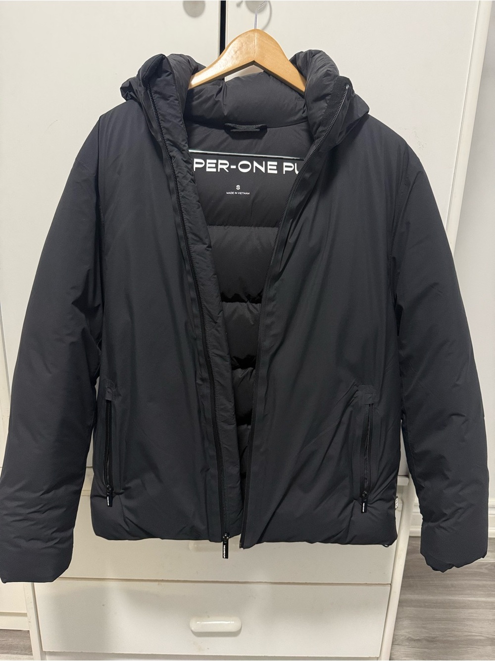 Women’s black Aritzia Super One Puff - Small